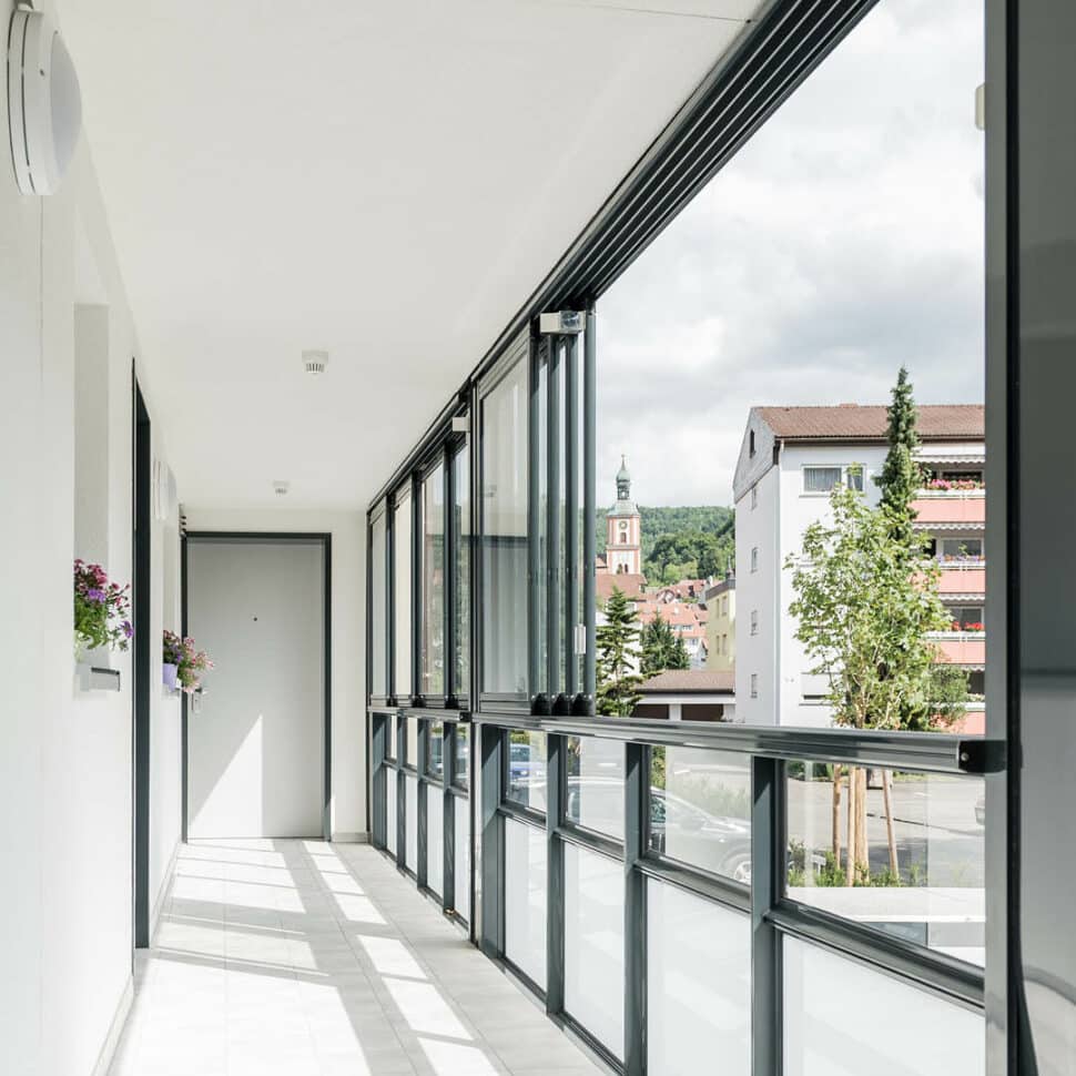 Balco Access – Intelligente Lösung für Laubengänge und Eingangsbalkone