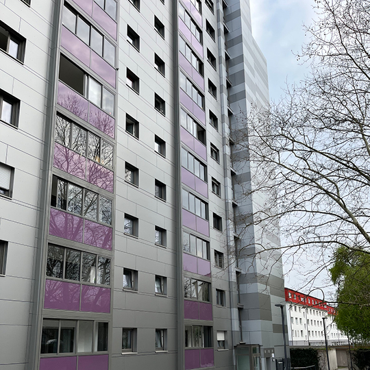 Balkonsanierung in Mannheim – moderne Architektur mit verglasten Balkonen von Balco.