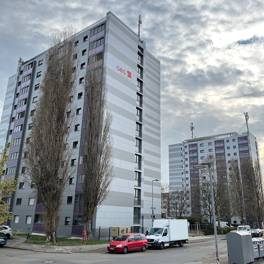 Balkonsanierung in Mannheim – moderne Architektur mit verglasten Balkonen von Balco.